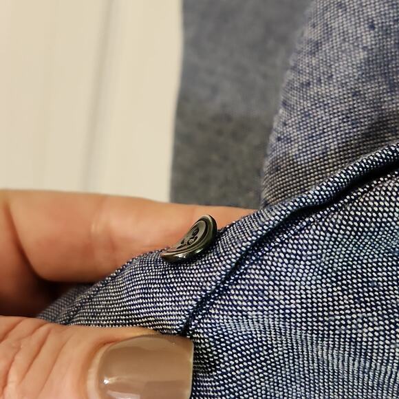 CAbi Womens Chambray Sleeveless Hi-low Button Front Top Blouse Size SM Open Back - Picture 5 of 9